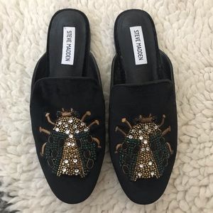 Steve Madden black velvet mules w/ embellishment🐞